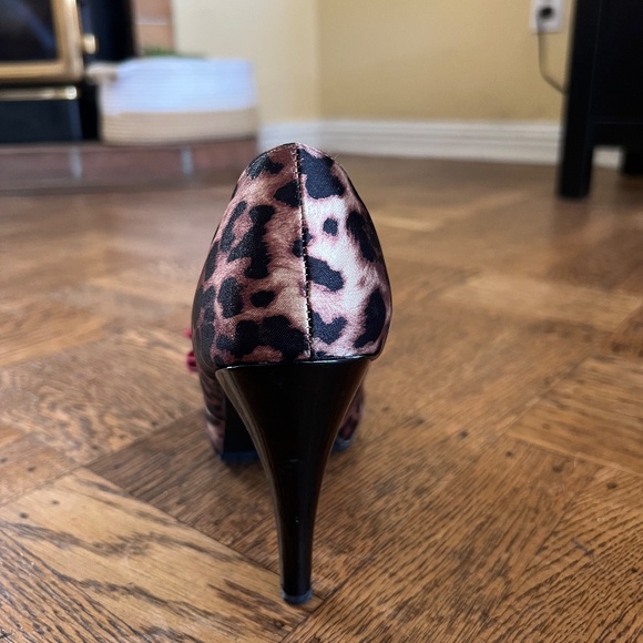 SM New York Leopard Print Heels - Picture 5 of 7
